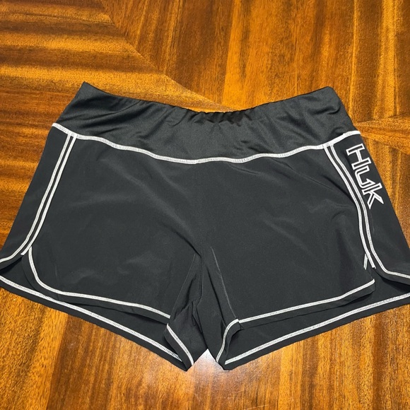 Women’s XL HUK Shorts Athletic Shorts Polyester and Spandex - Picture 1 of 6